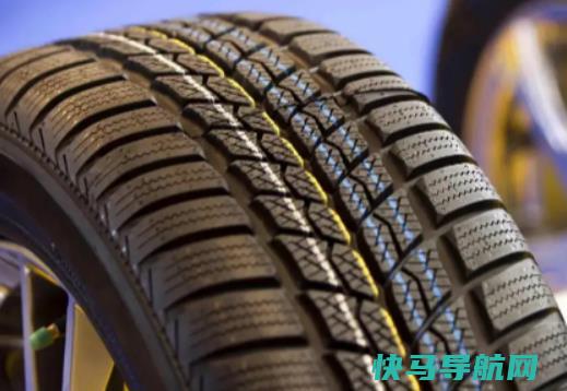 停车轮胎旁边放块板是干嘛的？轮胎鼓包换下来能卖吗