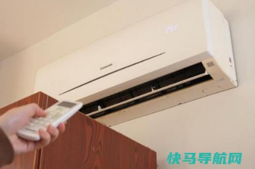 空调不显示温度但是可以制冷怎么办？空调挡风板有孔好无孔好